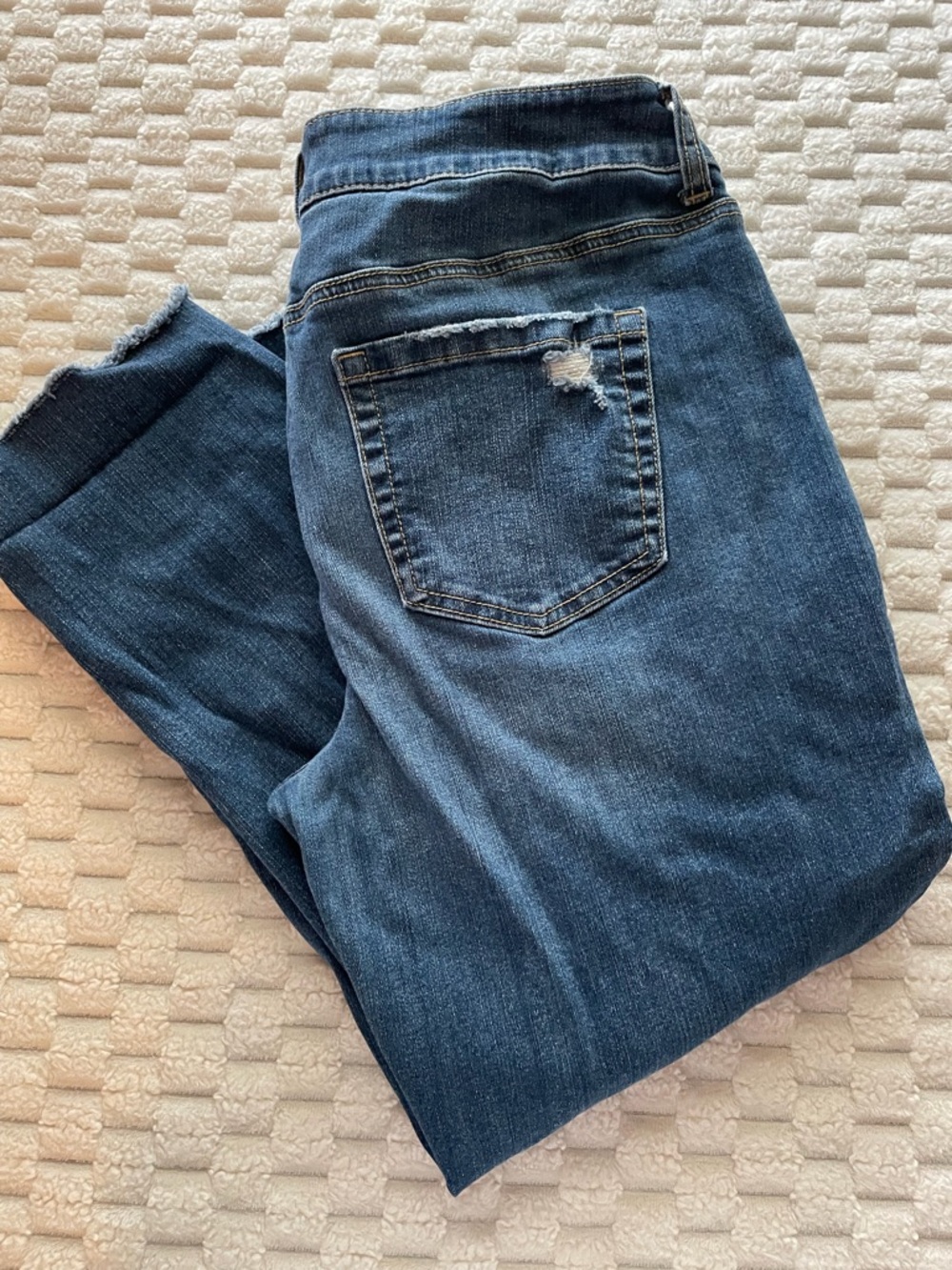 Maurice’s distressed capri jeans